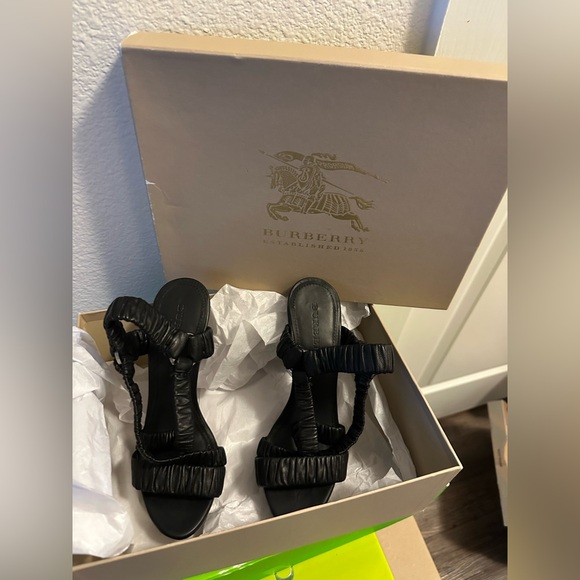 Burberry, black heels, size 37.5 LIKE NEW!!!! - Picture 1 of 7